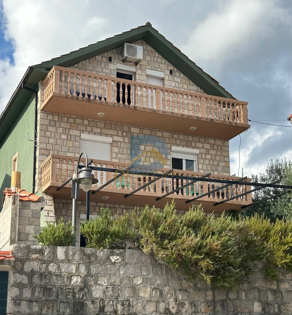 Villa quatre chambres à vendre | Krašići, Tivat