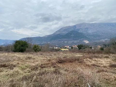 Land 570m²
