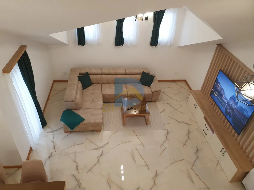Penthouse zu vermieten | Zentrum, Tivat